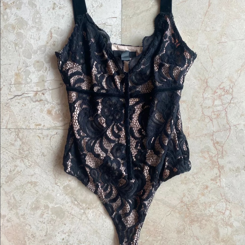 H:ours Revolve Adalyn Lace Bodysuit in Black Size Small